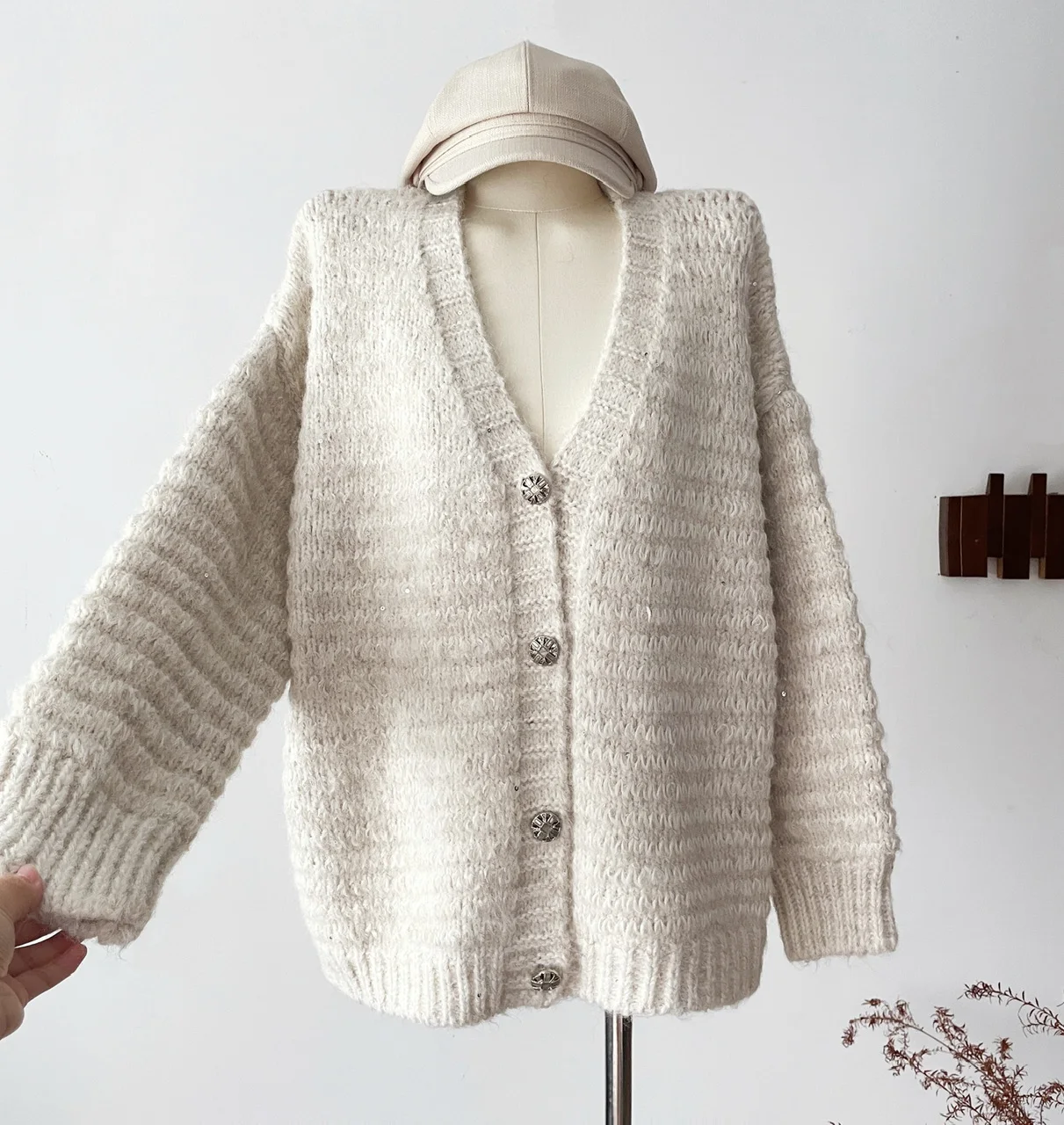 Женский элегантный свободный кардиган с блестками и v-образным вырезом и длинными рукавами, женская уличная одежда, однобортный однотонный кардиган, верхняя одежда, топ
Женский элегантный свободный кардиган с блестками и v-образным вырезом и длинными рукавами, женская уличная одежда, однобортный однотонный кардиган, верхняя одежда, топ