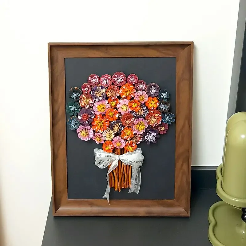 Pine cone bouquet photo frame, handmade gift material package, high-end gift.
Pine cone bouquet photo frame, handmade gift material package, high-end gift.