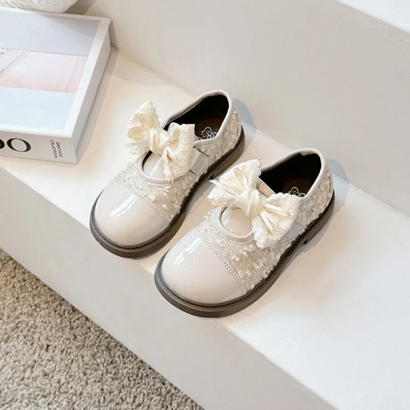 Girls' Leather Wedding Party Shoes 2026Princess Style Flat Mary Jane Shoes with Lace Bow Decorations for Girls' Children's Shoes
Girls' Leather Wedding Party Shoes 2026Princess Style Flat Mary Jane Shoes with Lace Bow Decorations for Girls' Children's Shoes