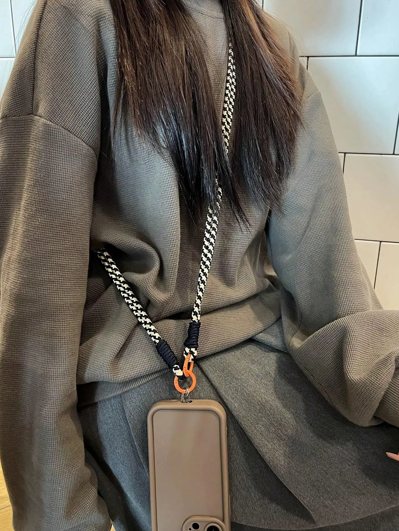 1 Set Black Nylon Braided Lanyard, Unisex Stylish Multifunctional Phone Anti-Drop Anti-Lost Neck Strap, Long Double-Headed Buckle Bag Strap, Hollow Star Bell Phone Couple Pendant Keychain, Exquisite High-End Creative Bag Accessory Compatible With Android
1 Set Black Nylon Braided Lanyard, Unisex Stylish Multifunctional Phone Anti-Drop Anti-Lost Neck Strap, Long Double-Headed Buckle Bag Strap, Hollow Star Bell Phone Couple Pendant Keychain, Exquisite High-End Creative Bag Accessory Compatible With Android