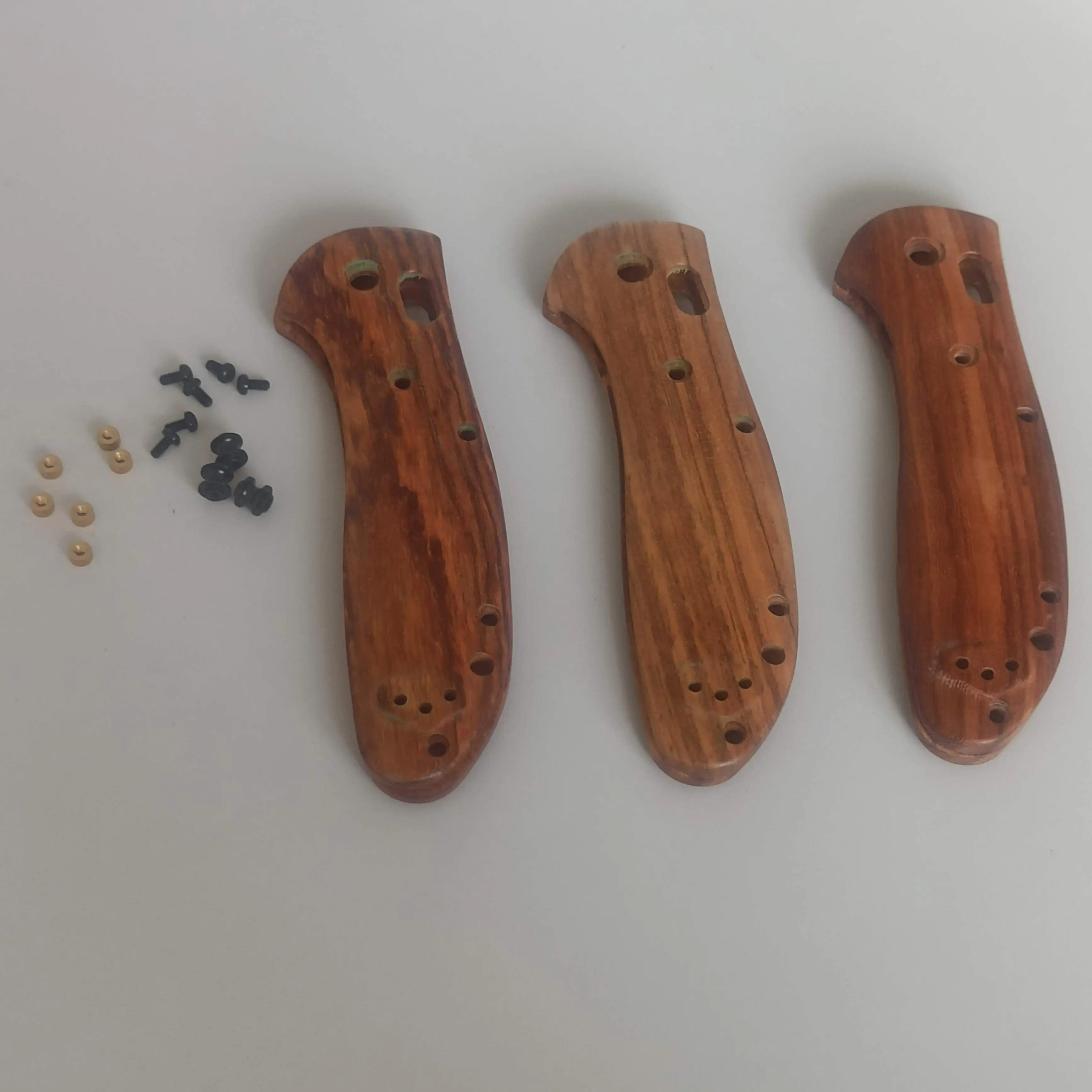 1 Pair Golden sandalwood Grip Handle Scales For Benchmade Griptilian 551 Knives Random Color
1 Pair Golden sandalwood Grip Handle Scales For Benchmade Griptilian 551 Knives Random Color