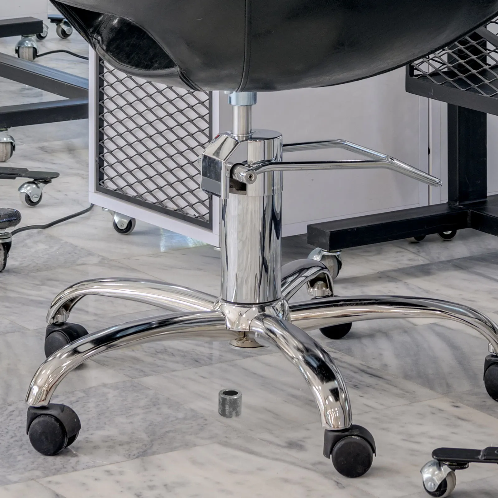 Heavy Duty Hydraulic Chair Parts Iron Tapered Sleeve for Beauty and Barber Chairs Replacement Components for Salon Equipment
Heavy Duty Hydraulic Chair Parts Iron Tapered Sleeve for Beauty and Barber Chairs Replacement Components for Salon Equipment