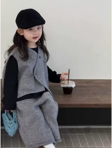 Autumn 2024 New Korean Style Products Girl Sweater Suit Children Knitted Yarn Vest Trousers Solid Color Two Piece Sets
Autumn 2024 New Korean Style Products Girl Sweater Suit Children Knitted Yarn Vest Trousers Solid Color Two Piece Sets