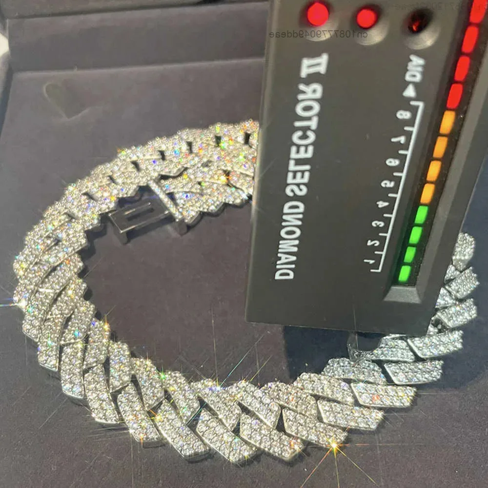 Hip Hop Chain Wholesale 13-15mm Width Moissanite Cuban Chain S925 Silver Necklace Mans Cuban Link Chain
Hip Hop Chain Wholesale 13-15mm Width Moissanite Cuban Chain S925 Silver Necklace Mans Cuban Link Chain
