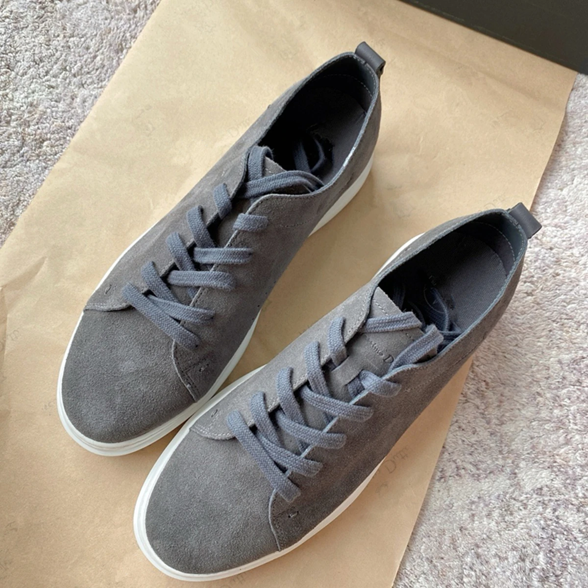 Jenny & Dave минималистичная мужская обувь в британском стиле, однотонные удобные дышащие повседневные кроссовки из натуральной кожи, мужские вулканизированные кроссовки
Jenny & Dave минималистичная мужская обувь в британском стиле, однотонные удобные дышащие повседневные кроссовки из натуральной кожи, мужские вулканизированные кроссовки