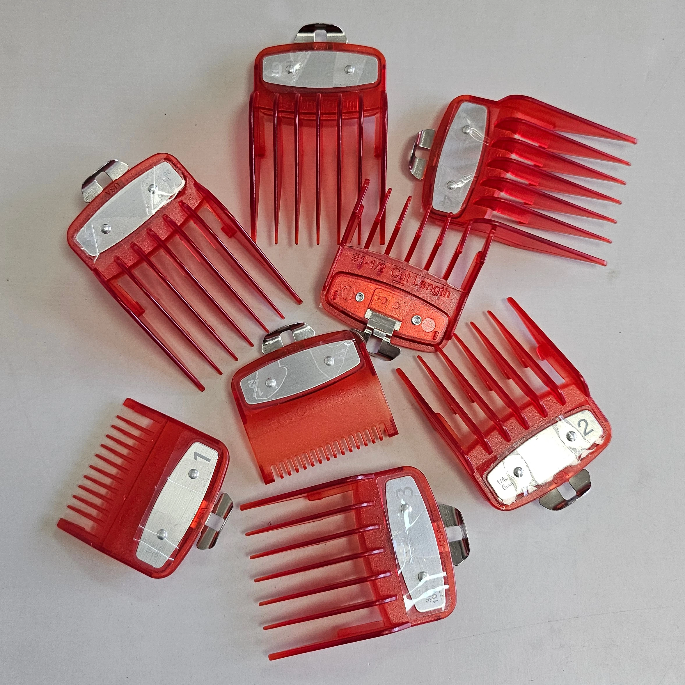 Профессиональный набор сменных премиум-насадок с красными направляющими гребнями для машинки для стрижки Wahl 5 Stars
Профессиональный набор сменных премиум-насадок с красными направляющими гребнями для машинки для стрижки Wahl 5 Stars