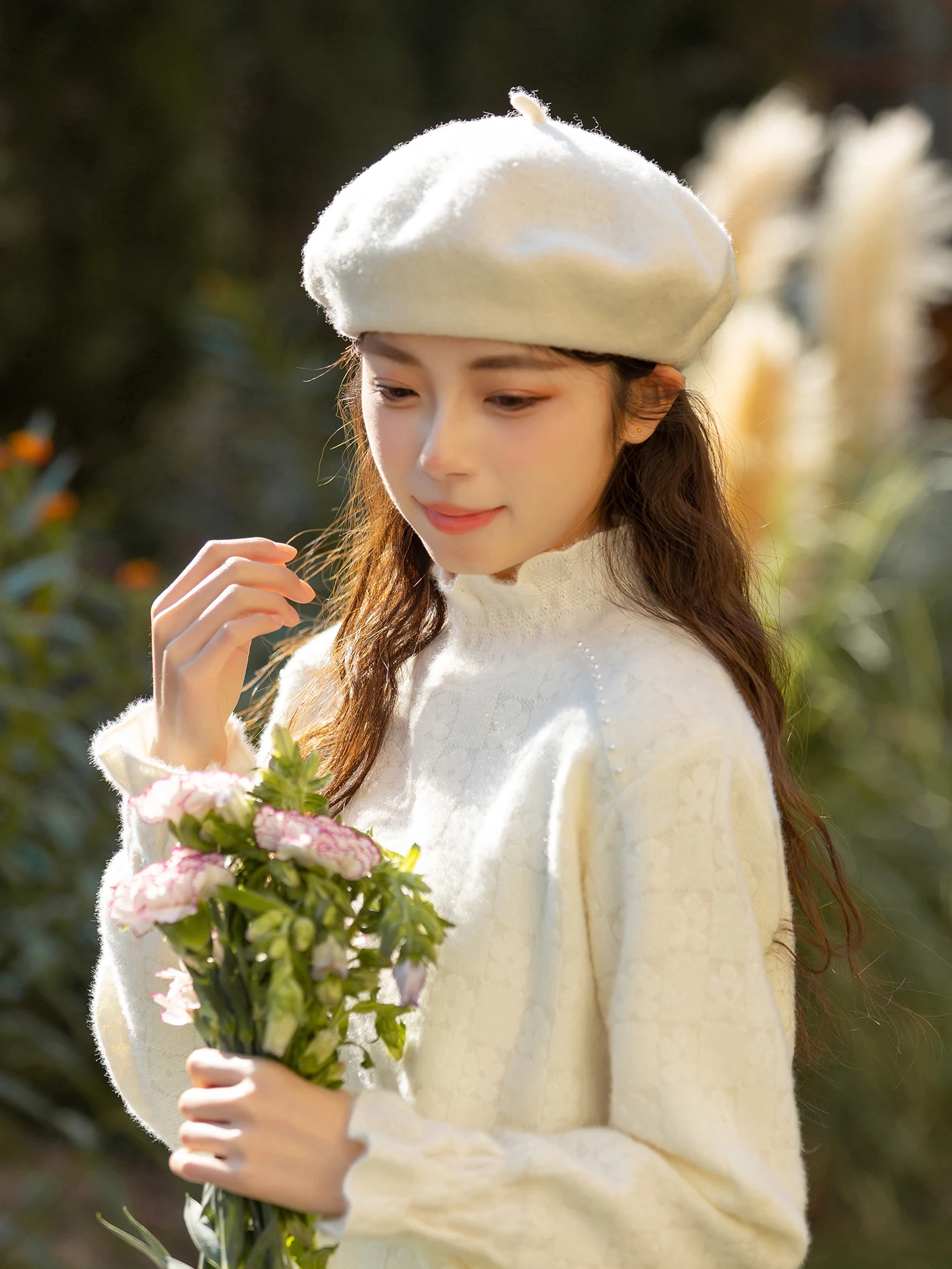 Утепленный вязаный свитер с высоким воротником для женщин, базовая модель с цветочной вышивкой, мягкий, из смеси полиэстера, нейлона и шерсти.
Утепленный вязаный свитер с высоким воротником для женщин, базовая модель с цветочной вышивкой, мягкий, из смеси полиэстера, нейлона и шерсти.