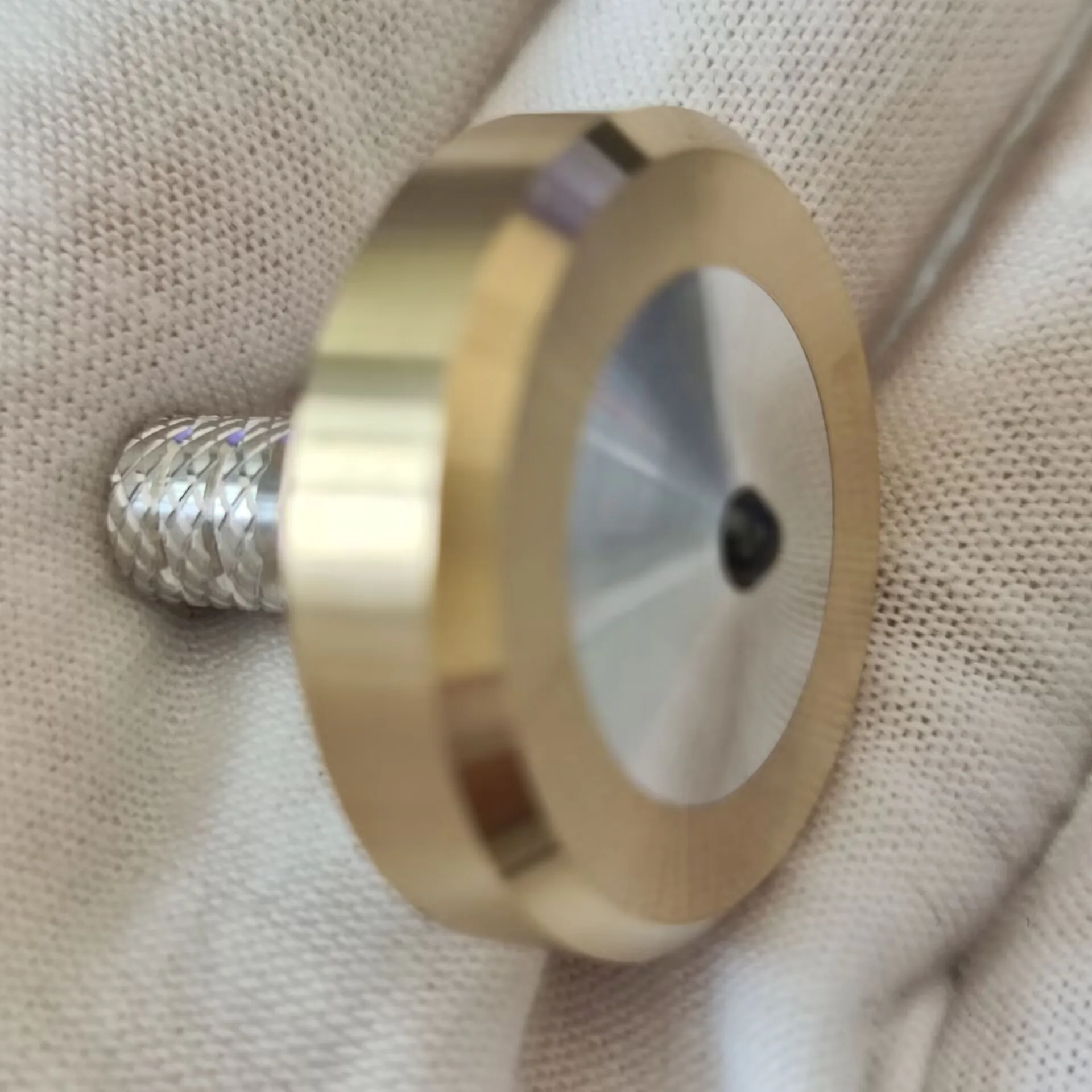 Новый латунный + алюминиевый сплав, ручная скручивающая волчок, керамическая бусина, настольная игрушка-спиннер
Новый латунный + алюминиевый сплав, ручная скручивающая волчок, керамическая бусина, настольная игрушка-спиннер