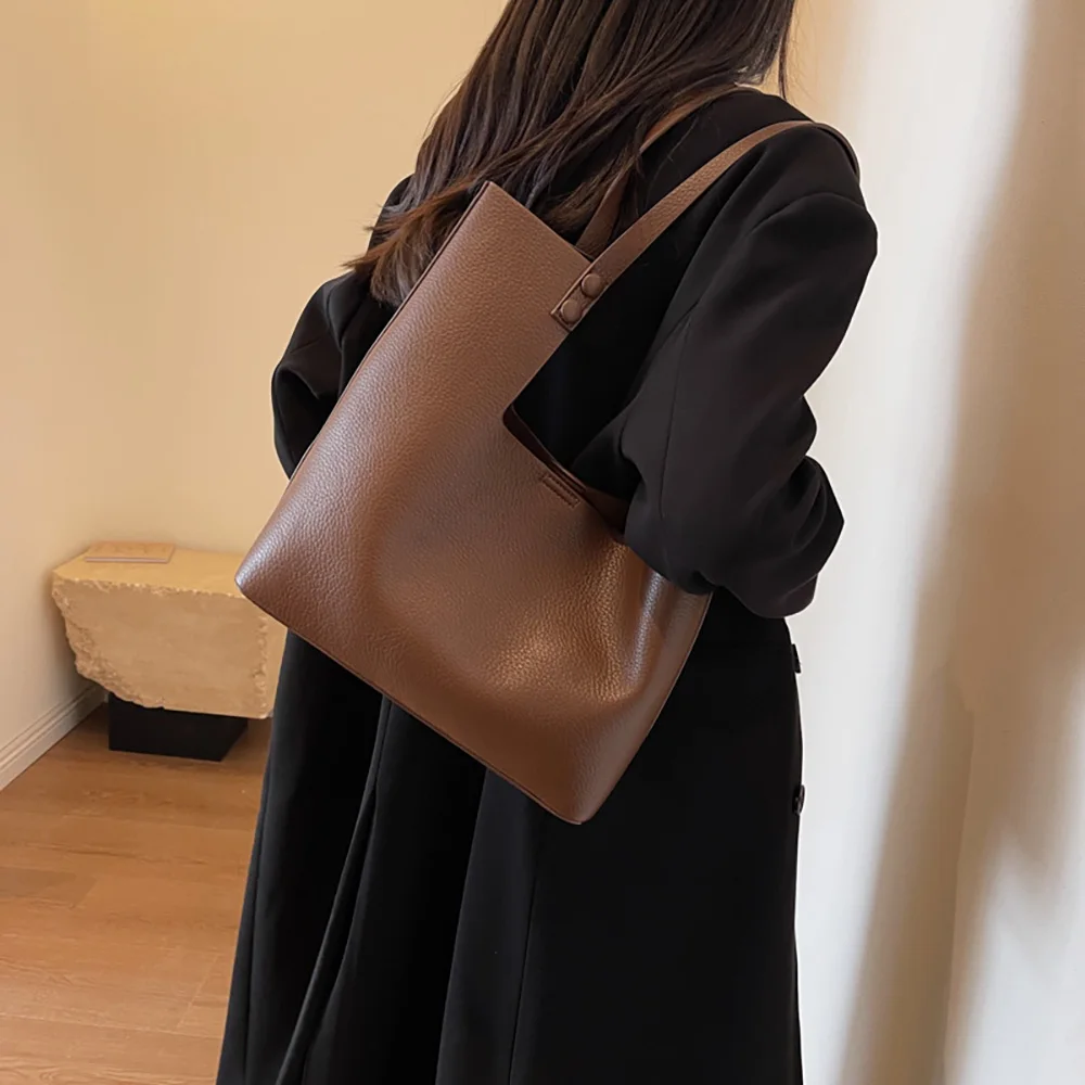 Large Capacity Trendy Totes Vintage Pu Leather Bucket Bag Luxury Designer Women Shoulder Bags Elegant Lady Commuter Handbags
Large Capacity Trendy Totes Vintage Pu Leather Bucket Bag Luxury Designer Women Shoulder Bags Elegant Lady Commuter Handbags