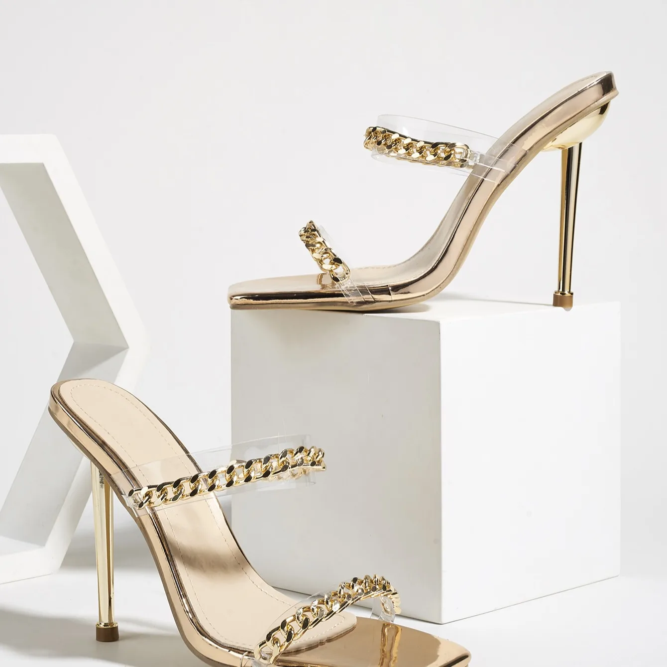 Clear PVC Transparent High Heel Slippers Summer Fashion Chain Design Slip on Square Toe Slides Women Mules Pump Zapatos De Mujer
Clear PVC Transparent High Heel Slippers Summer Fashion Chain Design Slip on Square Toe Slides Women Mules Pump Zapatos De Mujer