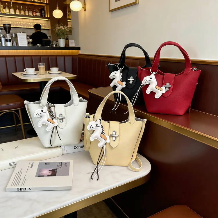 Элегантная кожаная женская сумка класса люкс в винтажном парижском стиле, дизайнерская сумка-тоут высокого класса, модная сумка через плечо
Элегантная кожаная женская сумка класса люкс в винтажном парижском стиле, дизайнерская сумка-тоут высокого класса, модная сумка через плечо