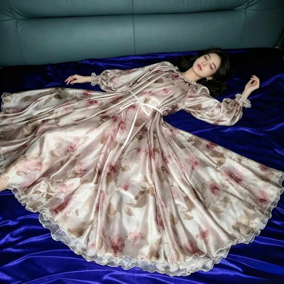 Elegant Glossy Ruffles Women Satin Long Dress Long Sleeve Loose Night Dress Sleeping Robe
Elegant Glossy Ruffles Women Satin Long Dress Long Sleeve Loose Night Dress Sleeping Robe
