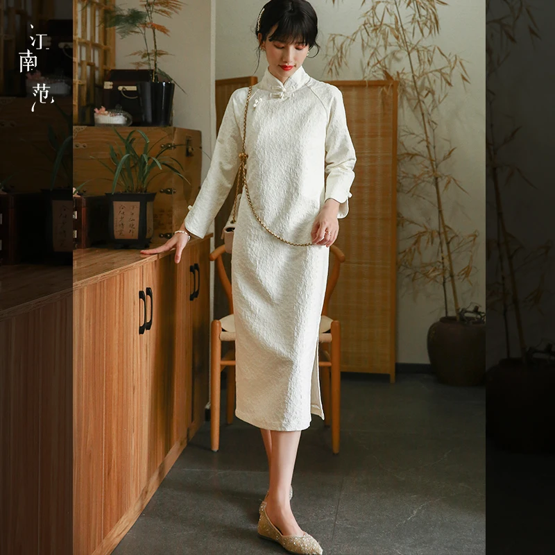 Traditional White New Chinese Sle Jiangnan Flag Robe Reformed Daily Suzhou Sle Spring Autumn Seasonal Long Gown
Traditional White New Chinese Sle Jiangnan Flag Robe Reformed Daily Suzhou Sle Spring Autumn Seasonal Long Gown