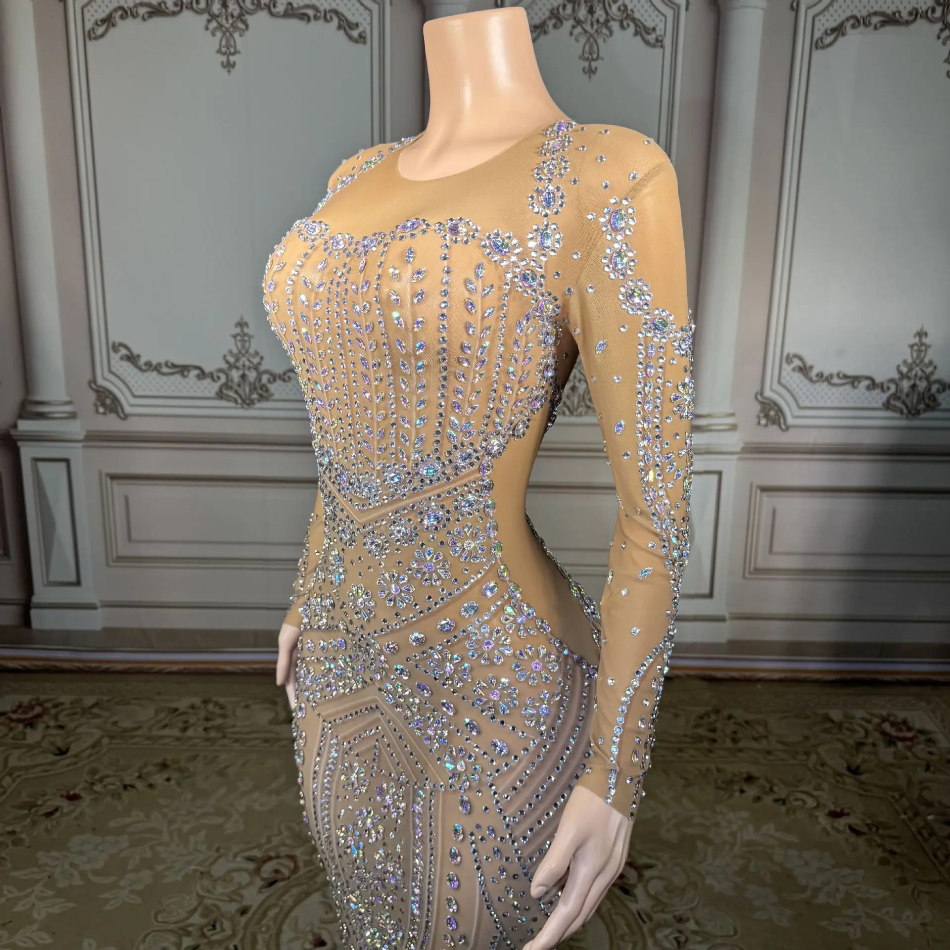 Evening Dress with Elegant and Fitted Long Style Full Diamond Patterns High Slit Sexy and Figure-hugging Slimming Effect
Evening Dress with Elegant and Fitted Long Style Full Diamond Patterns High Slit Sexy and Figure-hugging Slimming Effect