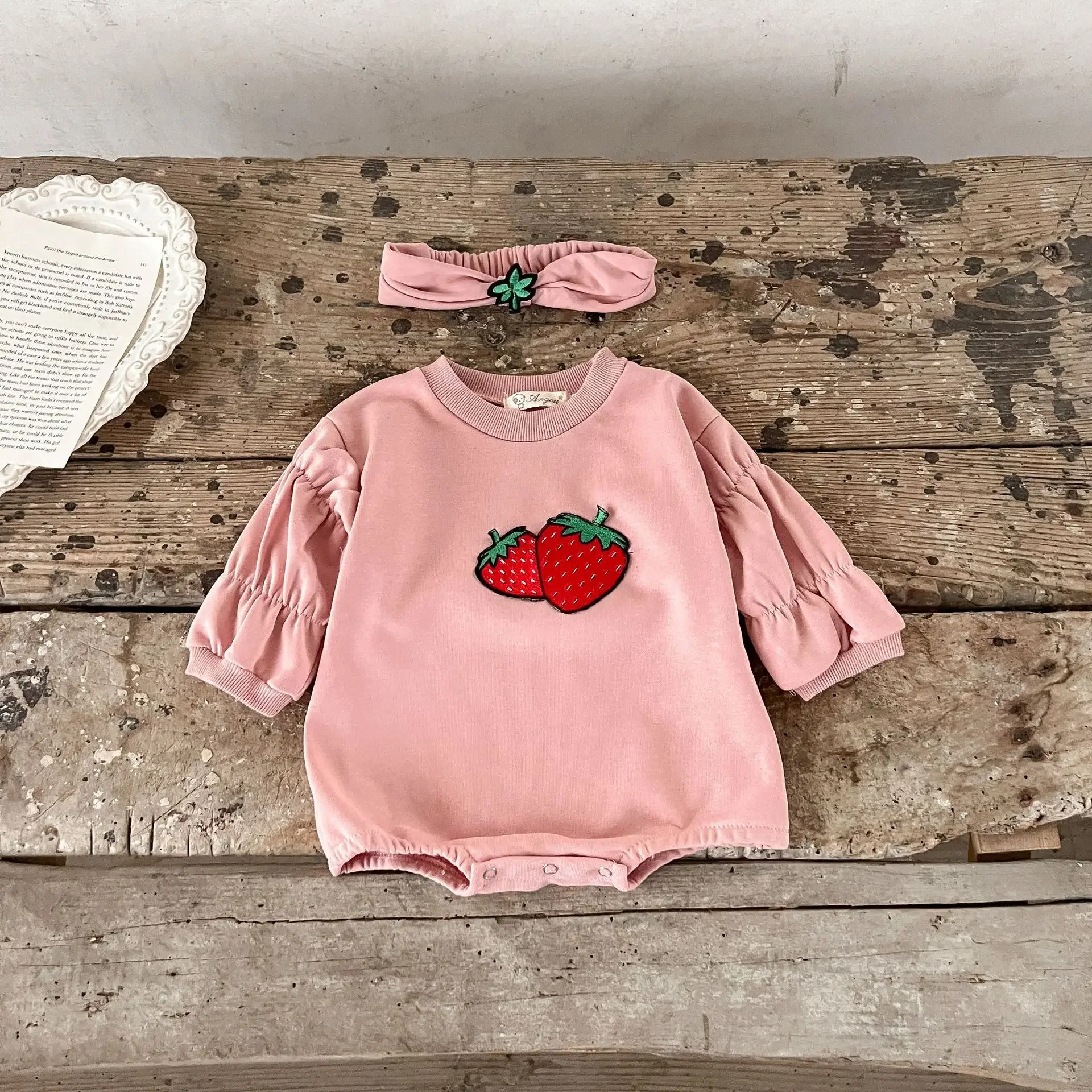 2024 Autumn New in Kids Baby Girls Pure Cotton Embroidery Strawberry Outfits , Newborn Infant Bodysuits + Headbands 0-3Y
2024 Autumn New in Kids Baby Girls Pure Cotton Embroidery Strawberry Outfits , Newborn Infant Bodysuits + Headbands 0-3Y