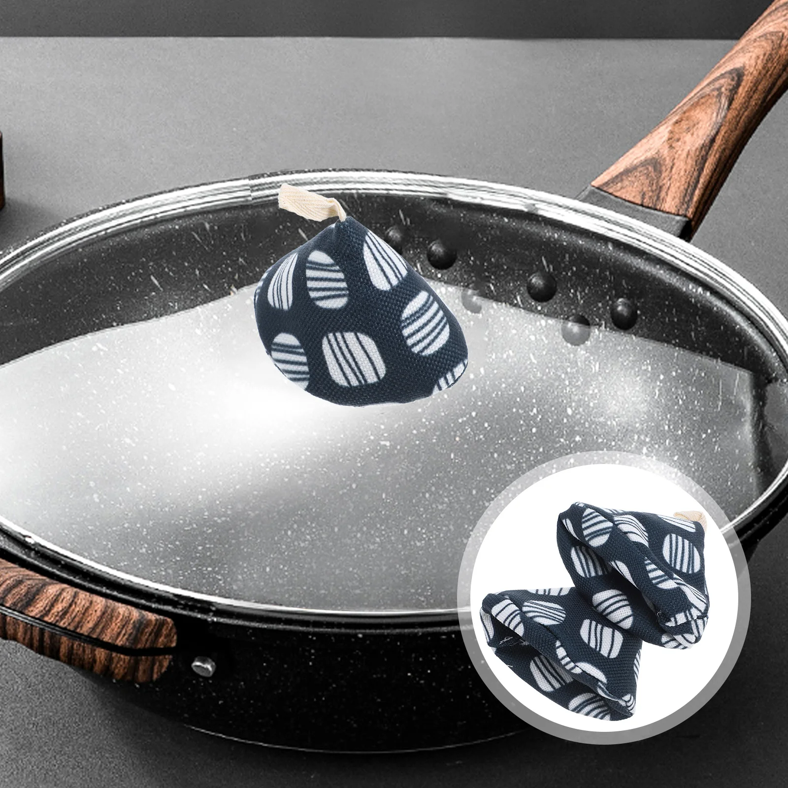 2Pcs Triangle Pot Lid Heat-Insulated Gloves Anti-Scald Cooking Pot Handle Covers Kitchen Accessory Kitchen Accessory
2Pcs Triangle Pot Lid Heat-Insulated Gloves Anti-Scald Cooking Pot Handle Covers Kitchen Accessory Kitchen Accessory