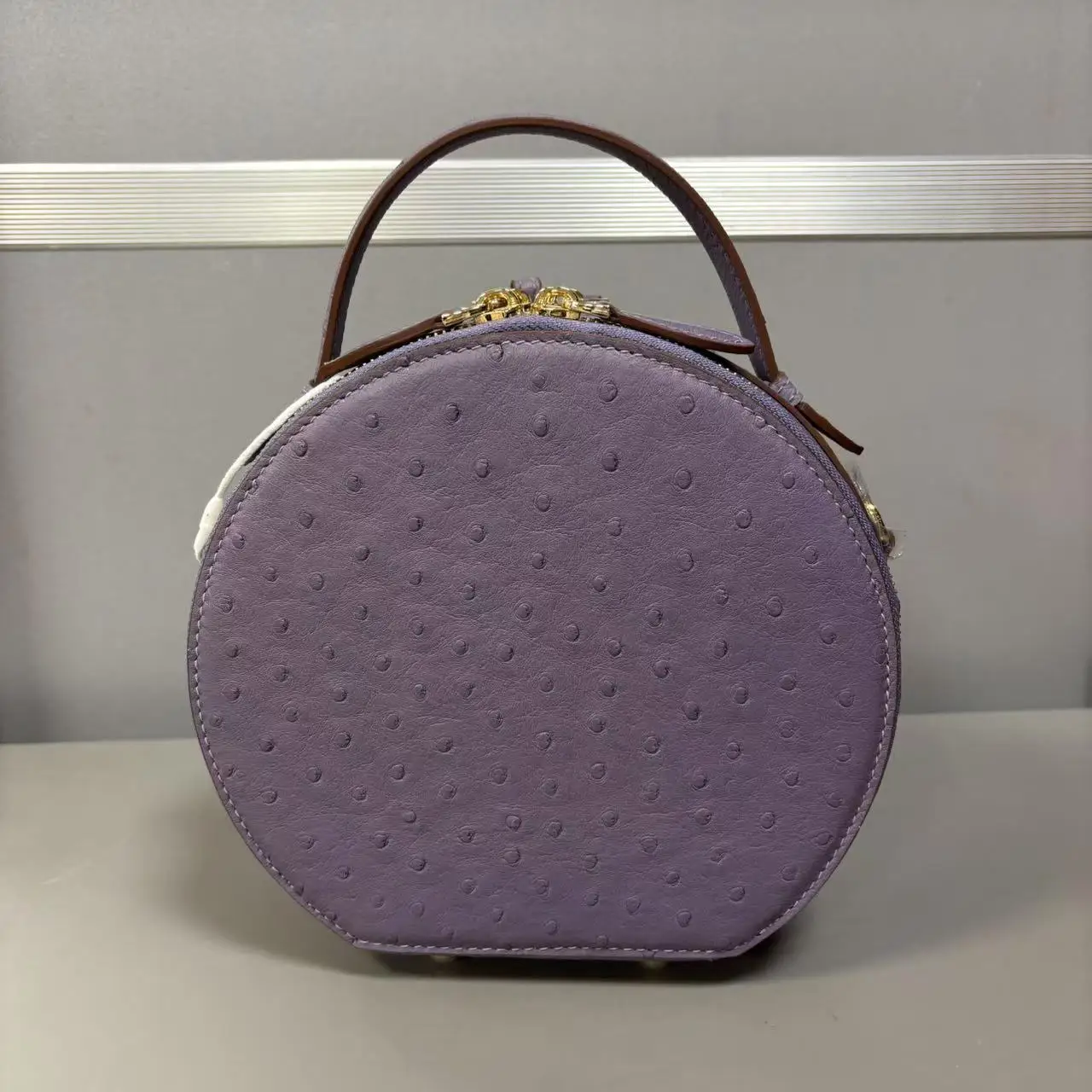 2025 New Designer Ostrich Leather Women Top Handle Bag Fashion Genuine Leather Lady Sholder Bag High Grade Round Bucket Bag 45
2025 New Designer Ostrich Leather Women Top Handle Bag Fashion Genuine Leather Lady Sholder Bag High Grade Round Bucket Bag 45