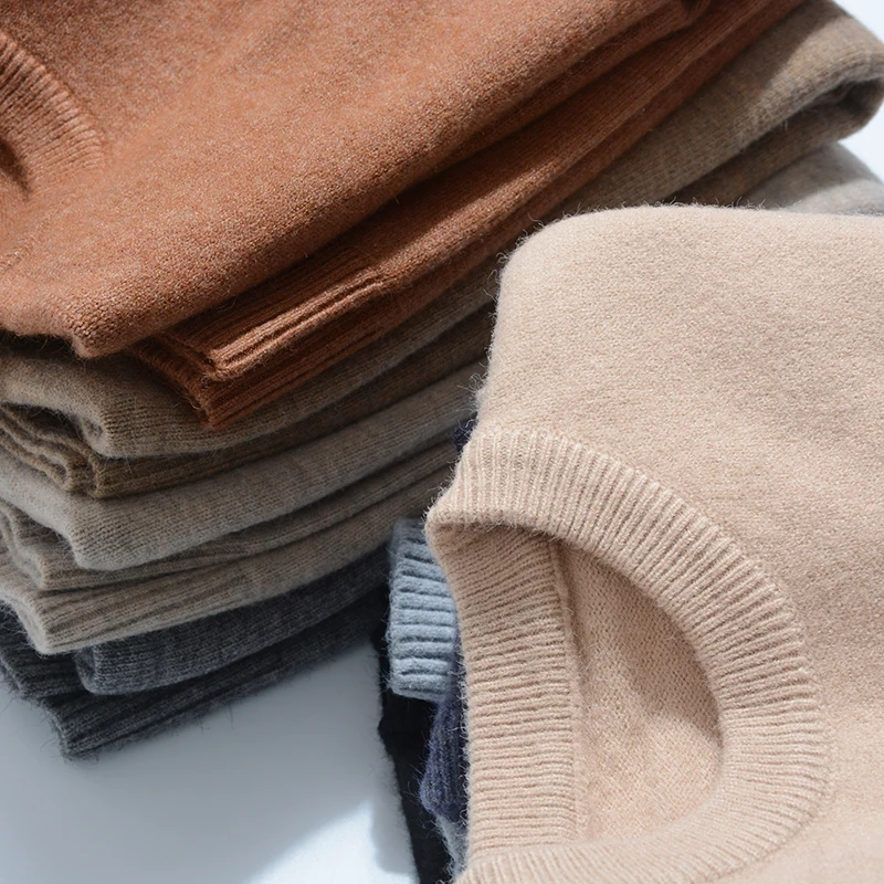 Удобный вязаный свитер с круглым вырезом для мужчин, с длинными рукавами, мягкий, приятный к телу, стильный и доступный по цене.
Удобный вязаный свитер с круглым вырезом для мужчин, с длинными рукавами, мягкий, приятный к телу, стильный и доступный по цене.