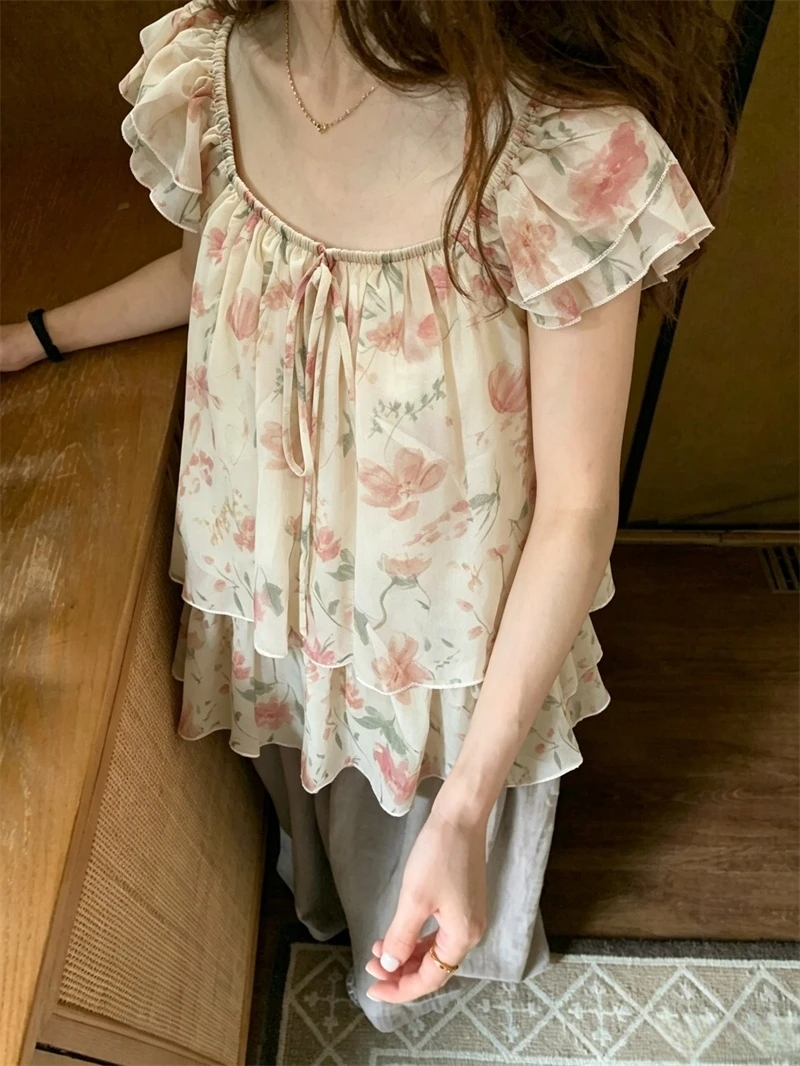 Korean Style Floral Chiffon Top Women Summer Square Collar Design Shoulder Bared Bubble Sleeve Unique Fashion Trendy Blouse
Korean Style Floral Chiffon Top Women Summer Square Collar Design Shoulder Bared Bubble Sleeve Unique Fashion Trendy Blouse