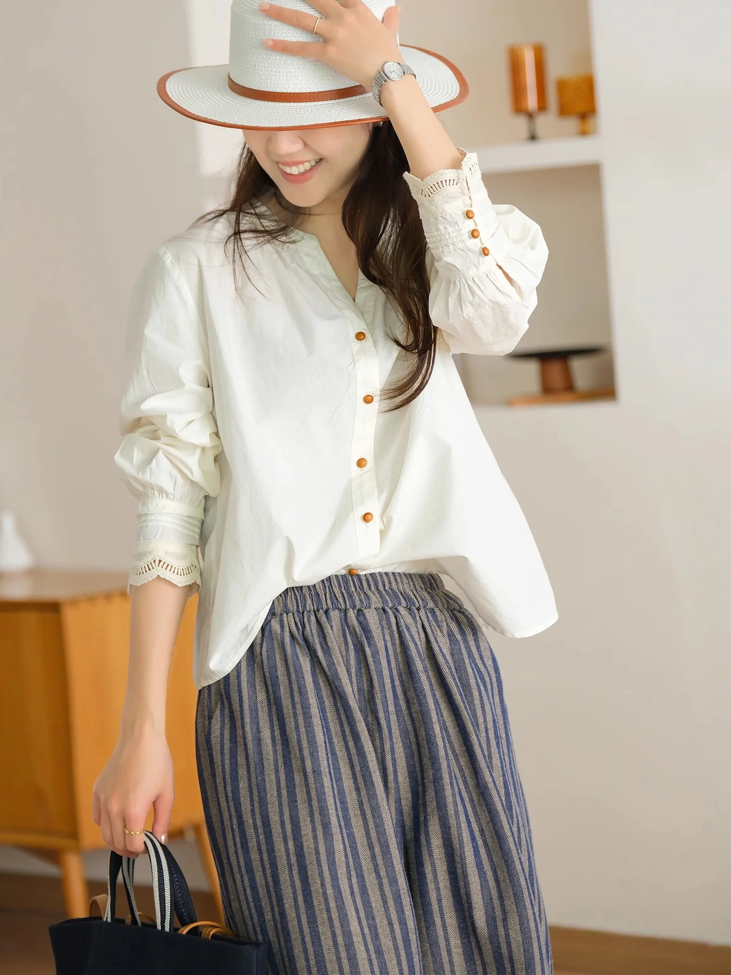 Длинная рубашка из чистого хлопка с V-образным вырезом, дышащая, свободного кроя, с узкими рукавами, с пуговицами под дерево, с цветочным принтом, в стиле Forest System
Длинная рубашка из чистого хлопка с V-образным вырезом, дышащая, свободного кроя, с узкими рукавами, с пуговицами под дерево, с цветочным принтом, в стиле Forest System