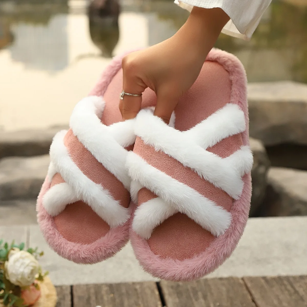 Women's Plush Fuzzy Cross Strap Cotton Slippers Autumn Winter 2026 Indoor Warm Fluffy Flat Shoes Woman EVA Lightweight Cozy Shoe
Women's Plush Fuzzy Cross Strap Cotton Slippers Autumn Winter 2026 Indoor Warm Fluffy Flat Shoes Woman EVA Lightweight Cozy Shoe
