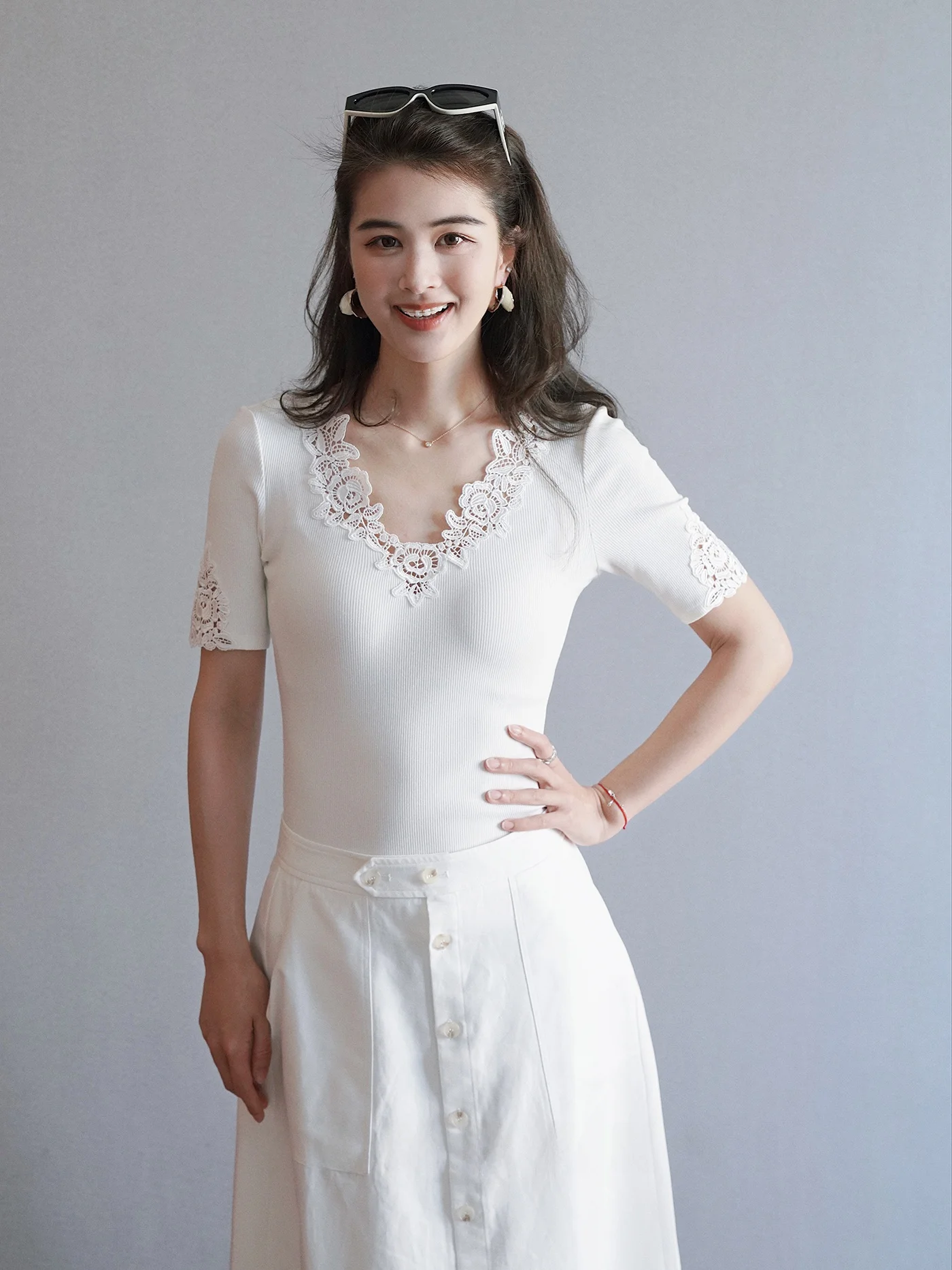 YANDANYI Lace Trim Splice Knitted Short Sleeve Women's Spring Summer V-neck Slim T-shirt Elegant Top Base Layer
YANDANYI Lace Trim Splice Knitted Short Sleeve Women's Spring Summer V-neck Slim T-shirt Elegant Top Base Layer