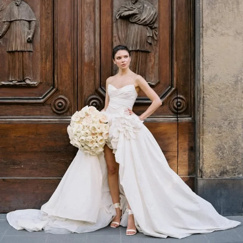 Customized white Ball Gown Royal Wedding Dresses Sweetheart decal applique Big flower layering Long tail Made Robe De
Customized white Ball Gown Royal Wedding Dresses Sweetheart decal applique Big flower layering Long tail Made Robe De