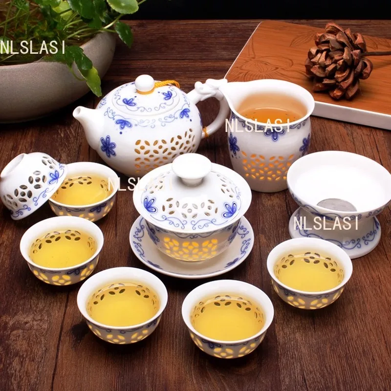 Синий и белый фарфоровый полый чайный сервиз Linglong Чайный сервиз Чайник Кунг-фу Сан-Кай Гая Чаша Бытовой набор в китайском стиле
Синий и белый фарфоровый полый чайный сервиз Linglong Чайный сервиз Чайник Кунг-фу Сан-Кай Гая Чаша Бытовой набор в китайском стиле