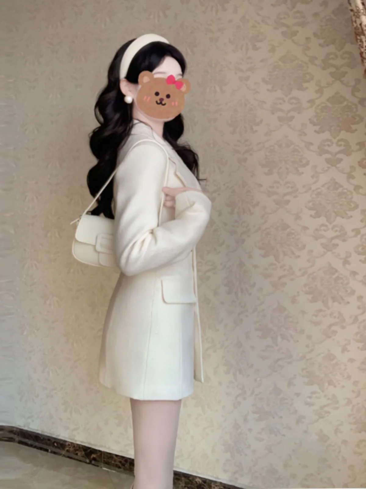 Elegant Woolen Suit Jacket Midi Length Waist-Cinching Korean Style Long Sleeve Button Pocket Detail Commute Fashion Women's Coat
Elegant Woolen Suit Jacket Midi Length Waist-Cinching Korean Style Long Sleeve Button Pocket Detail Commute Fashion Women's Coat