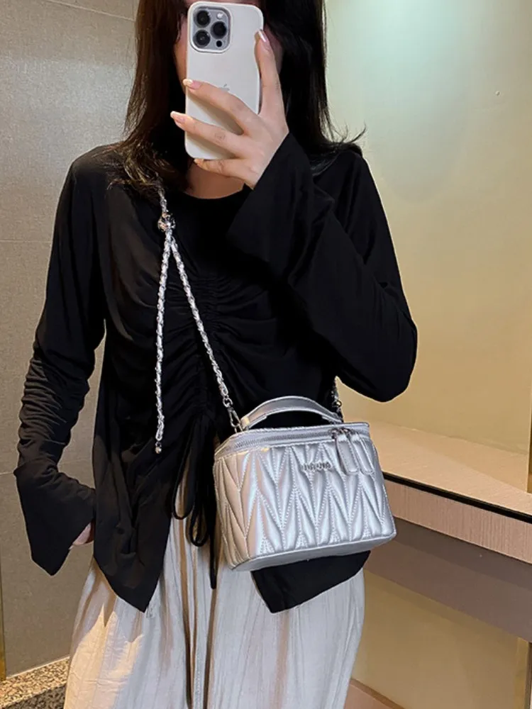 Высококачественная дизайнерская роскошная женская сумка-сумка 2025, корейская версия дикой новой пригородной сумки через плечо, сумка-коробка
Высококачественная дизайнерская роскошная женская сумка-сумка 2025, корейская версия дикой новой пригородной сумки через плечо, сумка-коробка