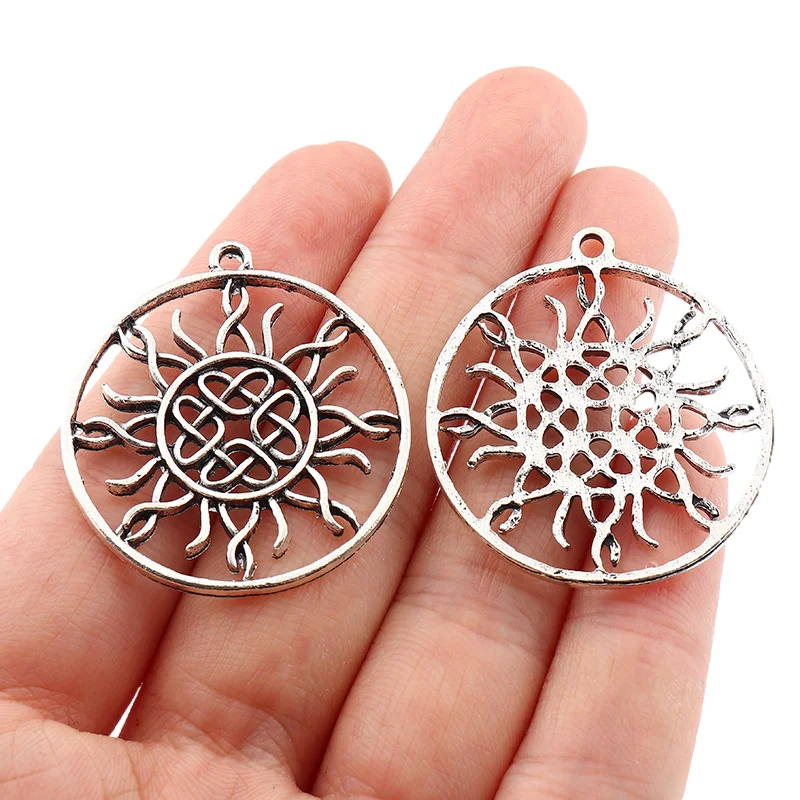 8 x Antique Silver Hollow Sun With Celtic knot Round Charms Pendants For DIY Earring Necklace Jewelry Making Accessories
8 x Antique Silver Hollow Sun With Celtic knot Round Charms Pendants For DIY Earring Necklace Jewelry Making Accessories