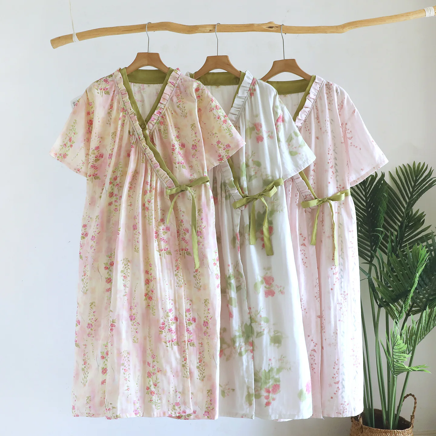Pure Cotton Robe For Women Floral Print Short Sleeve Loungewear for Summer Thin Bathrobe Dressing Gown Sleepwear Home Wear
Pure Cotton Robe For Women Floral Print Short Sleeve Loungewear for Summer Thin Bathrobe Dressing Gown Sleepwear Home Wear