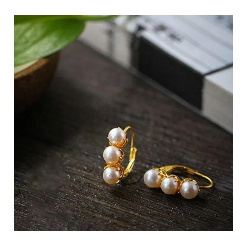 French Retro Earrings Imitation Pearl Gold Stud Earrings Women's Fashion Light Luxury Versatile Hanfu Forbidden City Earrings Pe
French Retro Earrings Imitation Pearl Gold Stud Earrings Women's Fashion Light Luxury Versatile Hanfu Forbidden City Earrings Pe