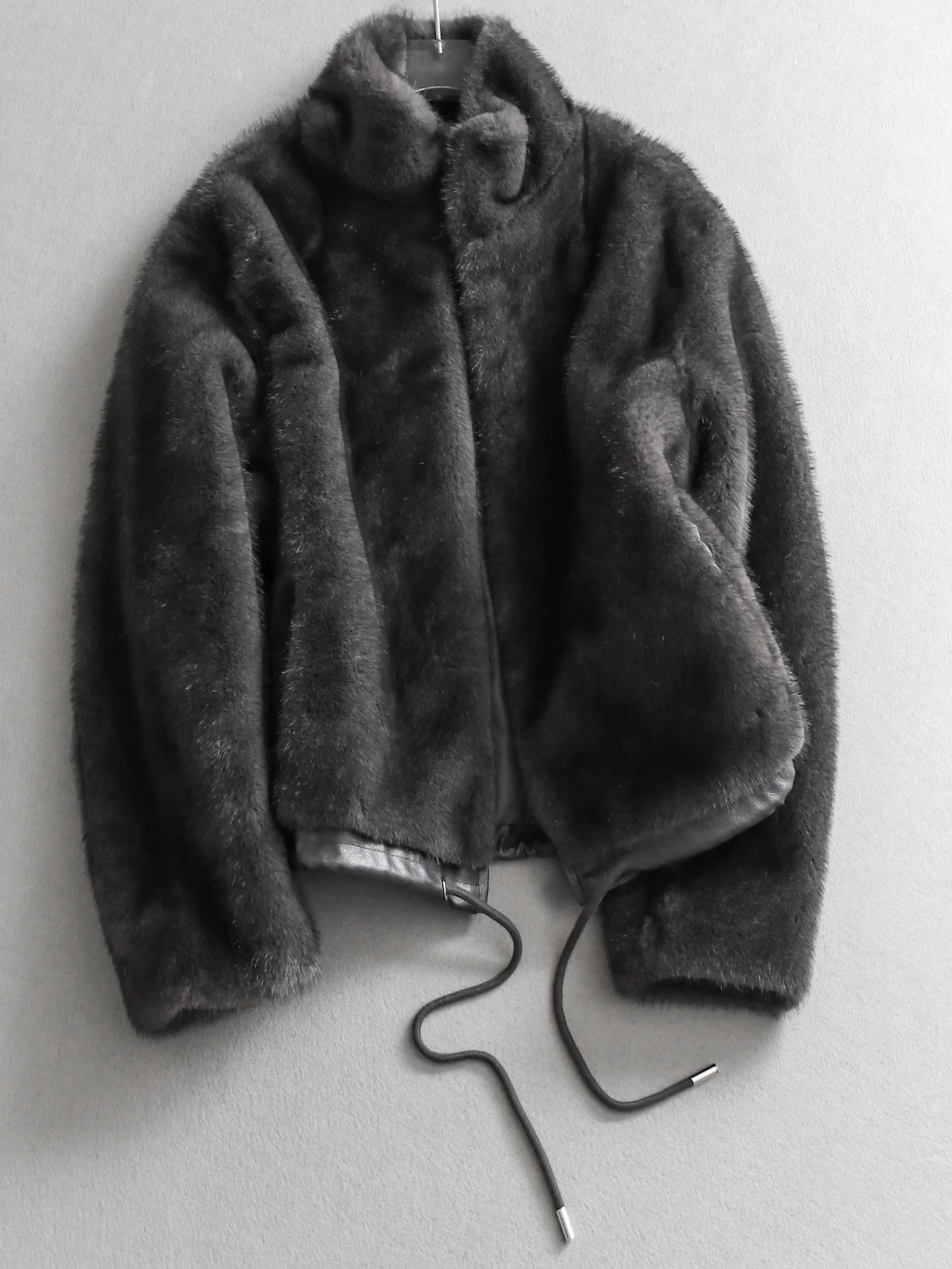 Thickened Faux Fur Coat Women's Casual Style Long Sleeve Stand Collar Drawstring Hem Women's Outerwear Warm Plush M475
Thickened Faux Fur Coat Women's Casual Style Long Sleeve Stand Collar Drawstring Hem Women's Outerwear Warm Plush M475