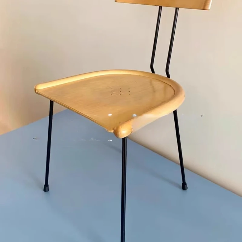 Medieval solid wood furniture Danish designer recommends metal dining chair model room single chair household dining chair
Medieval solid wood furniture Danish designer recommends metal dining chair model room single chair household dining chair