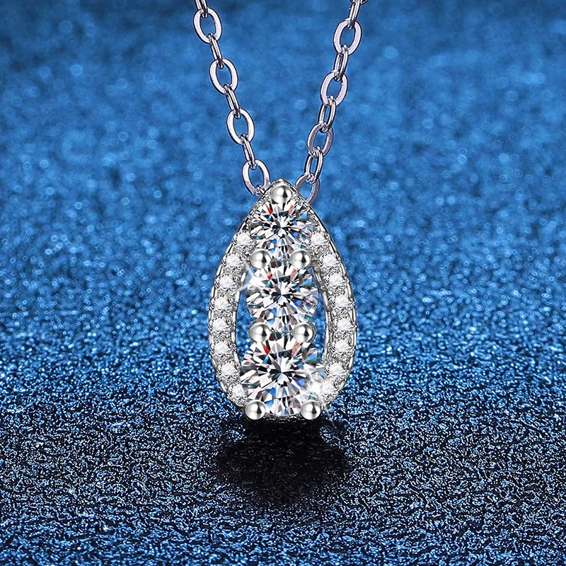 Platinum PT95018k Gold Necklace, Moissanite Pendant, Simple and Fashionable Water Droplet 0.6 Carat D Color Moissanite Necklace
Platinum PT95018k Gold Necklace, Moissanite Pendant, Simple and Fashionable Water Droplet 0.6 Carat D Color Moissanite Necklace