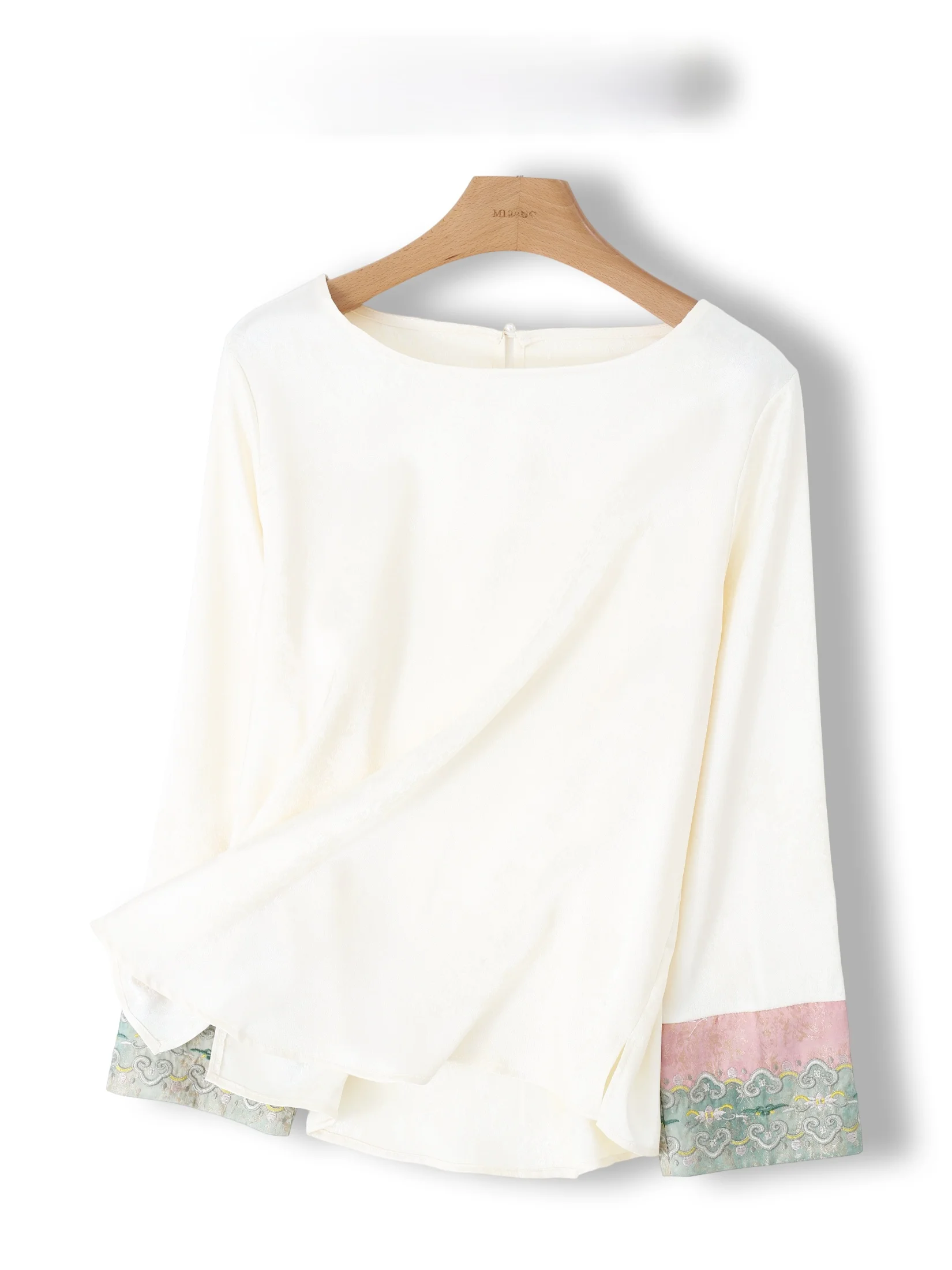 Chinese Style Embroidered Casual Shirt Women's Base Layer Top Color Block Sleeve Floral Pattern round Neck Long Sleeve Shirt
Chinese Style Embroidered Casual Shirt Women's Base Layer Top Color Block Sleeve Floral Pattern round Neck Long Sleeve Shirt