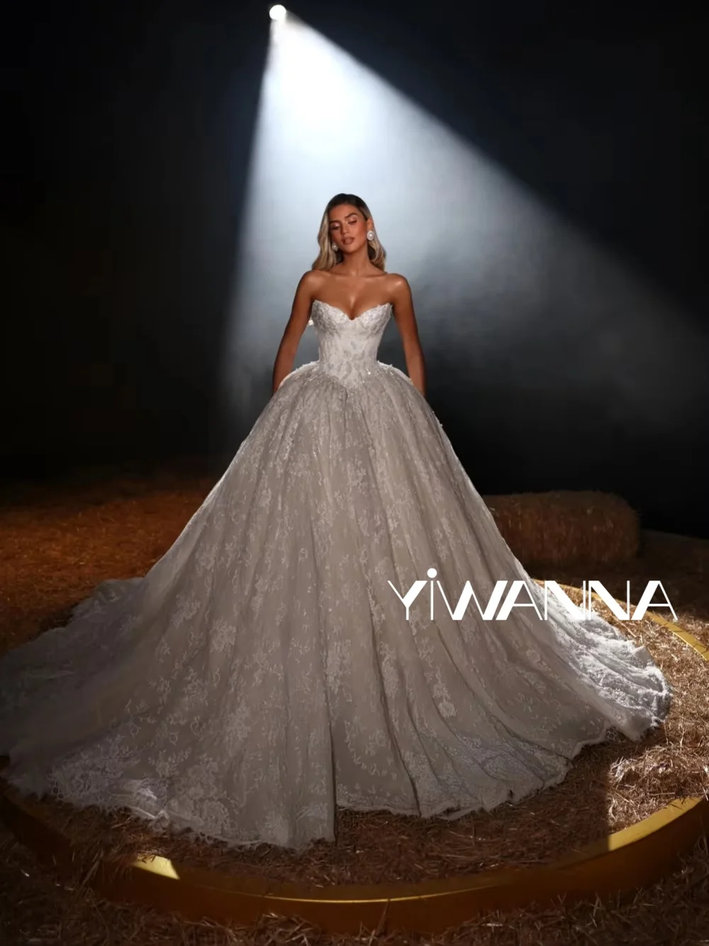 Glimmering Pearls Floral Lace Wedding Dress Elegant Floor-length Bridal Gown Customized Dreamy Sweetheart Neck Dresses For Bride
Glimmering Pearls Floral Lace Wedding Dress Elegant Floor-length Bridal Gown Customized Dreamy Sweetheart Neck Dresses For Bride