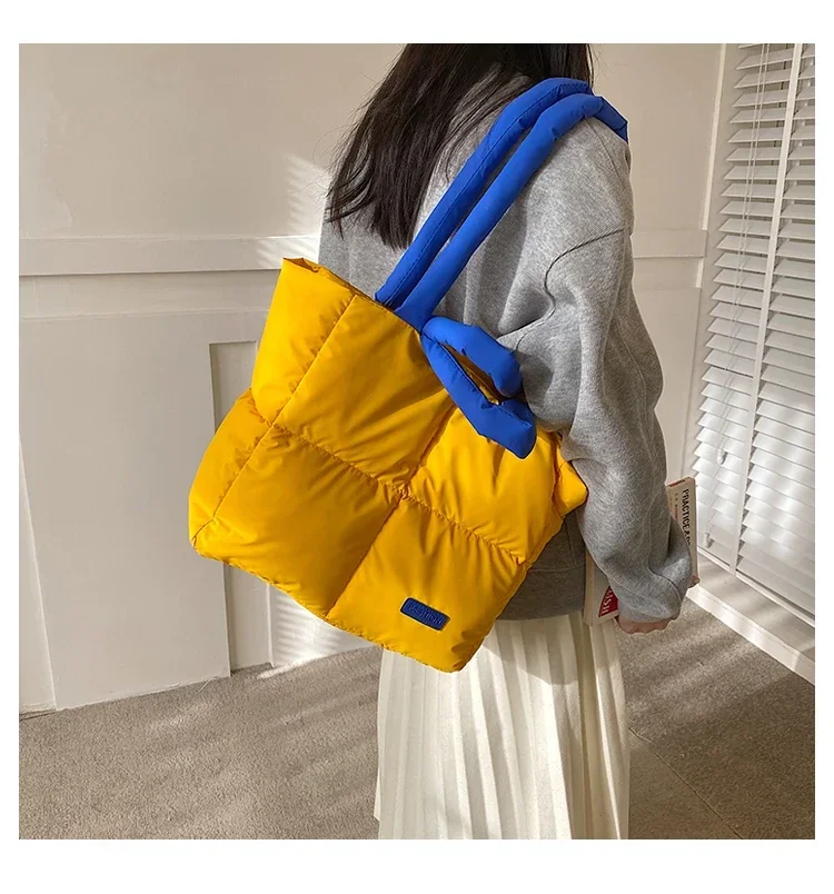 Winter Casual Portable Handbag Large Capacity Commuting Shoulder Bag Bolsas De Mujer Color Blocked Down Women's Tote Bag
Winter Casual Portable Handbag Large Capacity Commuting Shoulder Bag Bolsas De Mujer Color Blocked Down Women's Tote Bag