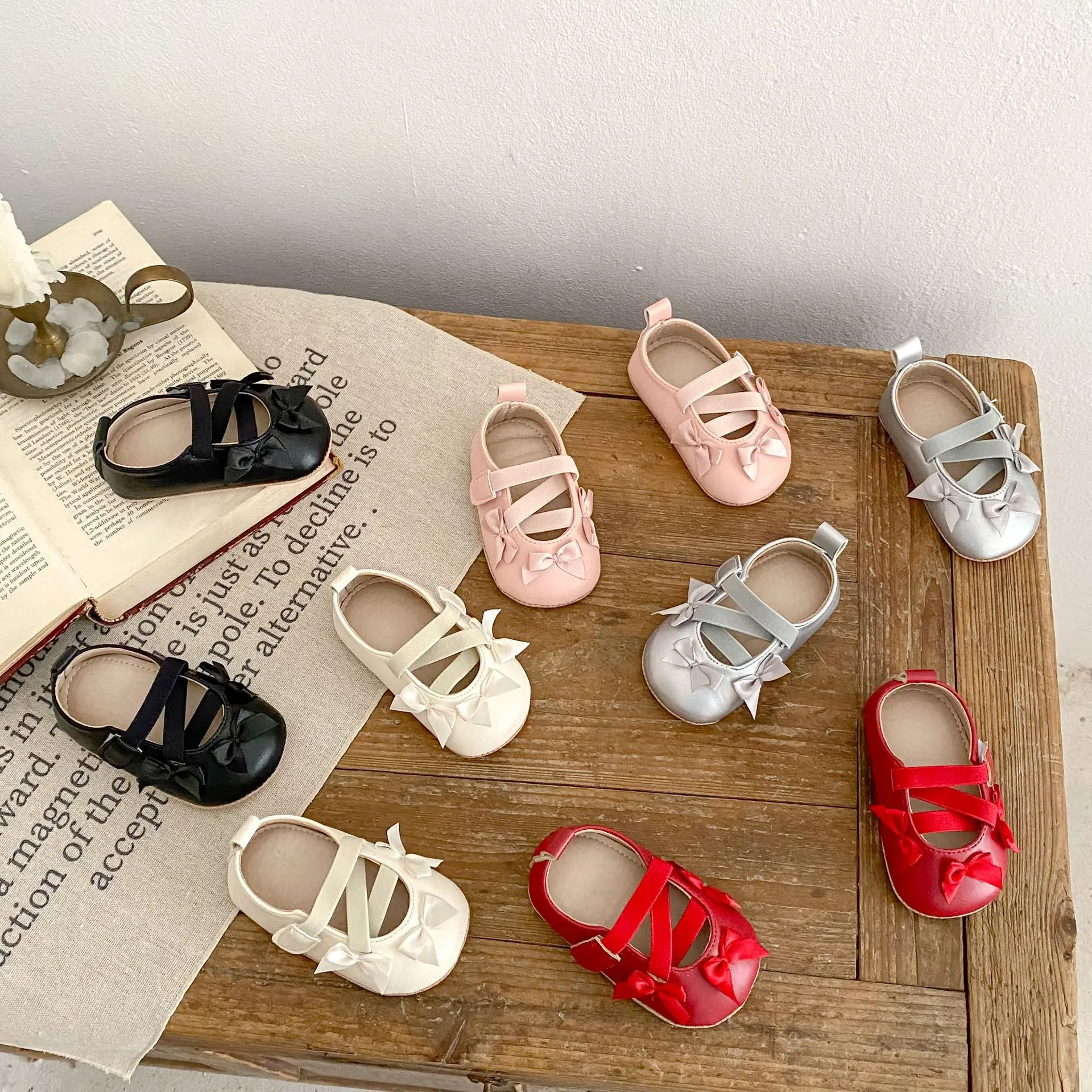 2025 Summer Baby Girl PU Leather Shoes Bow Design Cross Strap First Walkers Soft Sole Non-Slip 0-18 Months
2025 Summer Baby Girl PU Leather Shoes Bow Design Cross Strap First Walkers Soft Sole Non-Slip 0-18 Months