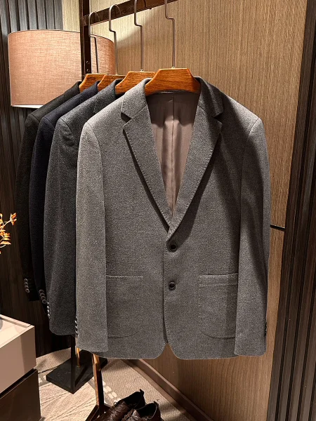 Мужской однотонный шерстяной костюм из ткани с добавлением шелка кашемира, осенне-зимний, деловой повседневный, с длинным рукавом
Мужской однотонный шерстяной костюм из ткани с добавлением шелка кашемира, осенне-зимний, деловой повседневный, с длинным рукавом