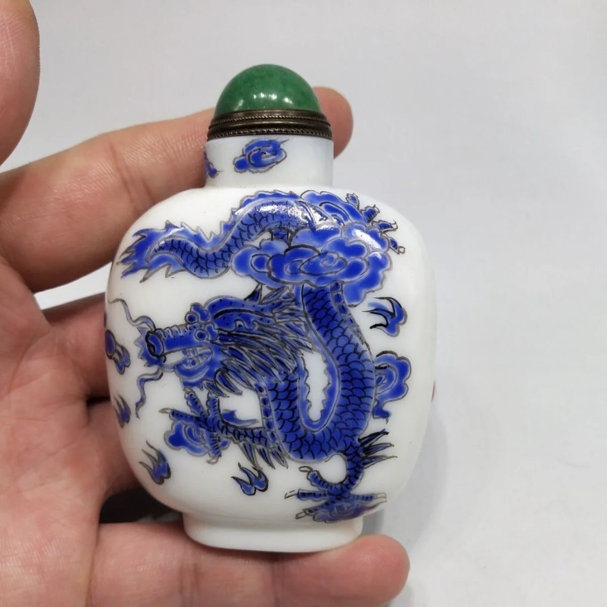 Exquisite Chinese Collectible Glaze Hand-painted Dragon and Phoenix Snuff Bottle
Exquisite Chinese Collectible Glaze Hand-painted Dragon and Phoenix Snuff Bottle
