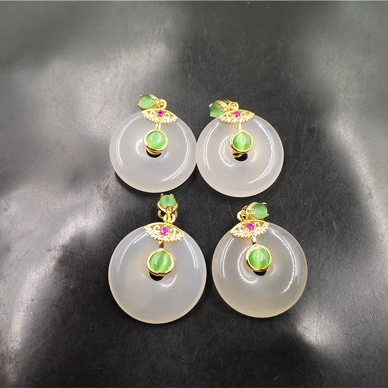 Inlaid 3cm chalcedony white agate peace pendant
Inlaid 3cm chalcedony white agate peace pendant