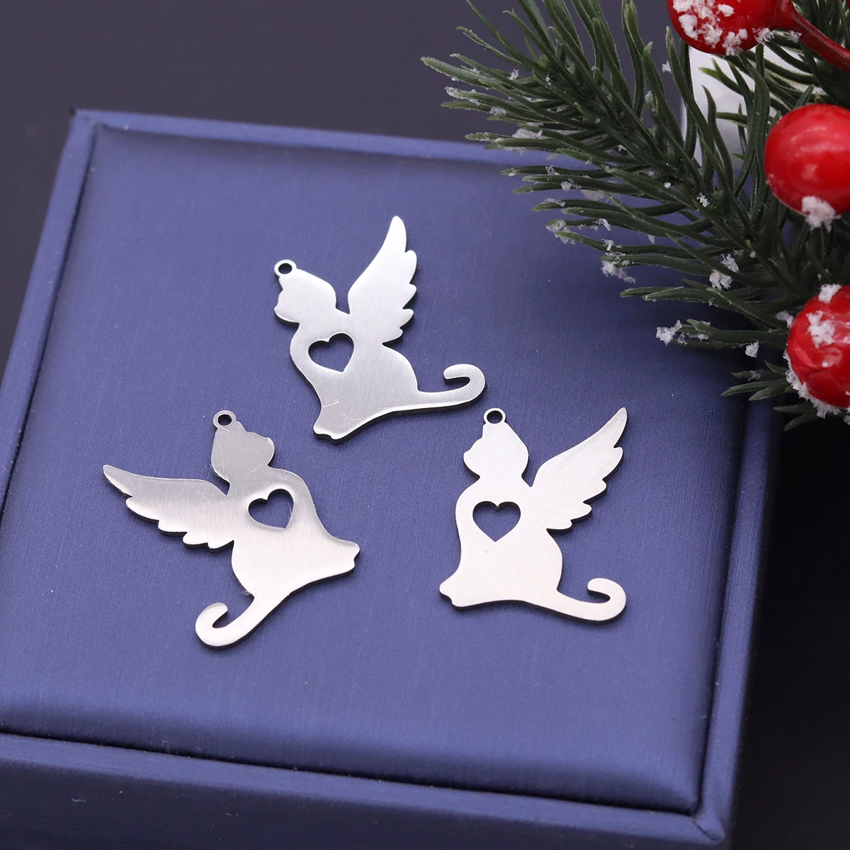 3pcs Stainless Steel Angel Cat Charms Lovely Winged Cat Kitten Pendants Animal with Heart Necklace for DIY Jewelry Making
3pcs Stainless Steel Angel Cat Charms Lovely Winged Cat Kitten Pendants Animal with Heart Necklace for DIY Jewelry Making