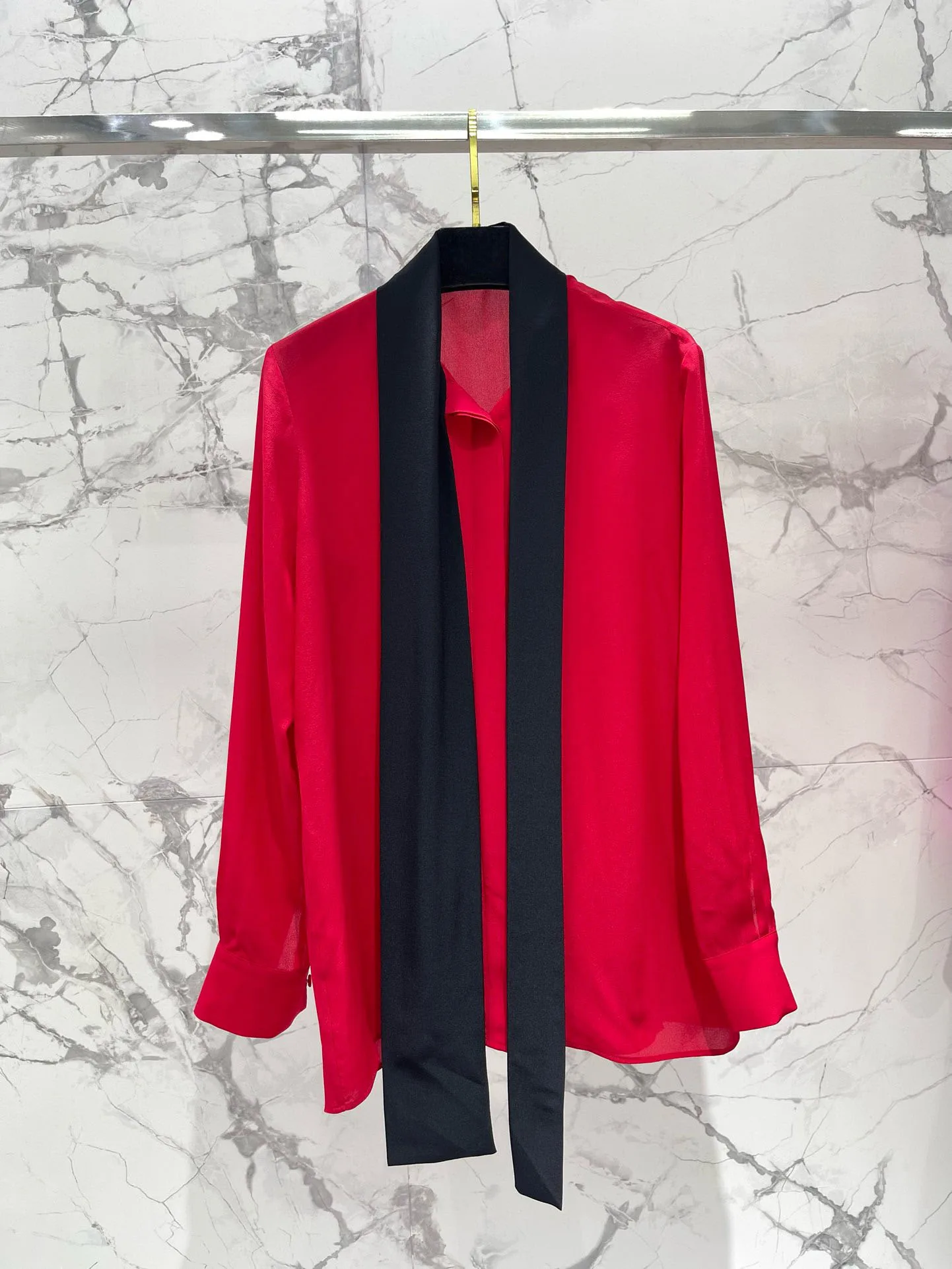25 Spring/Summer New Women's Silk Series Leading Shirt with Elegant and High End Charm, Noble Style Long Sleeve Shirt
25 Spring/Summer New Women's Silk Series Leading Shirt with Elegant and High End Charm, Noble Style Long Sleeve Shirt