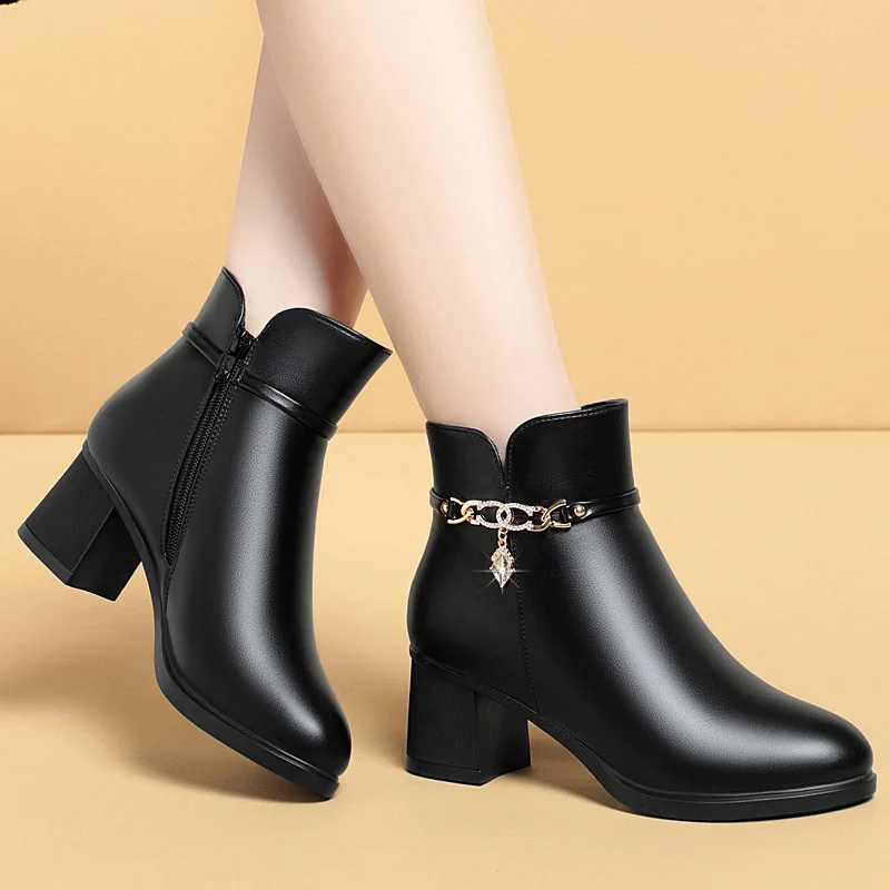 Women Soft Leather Anti-slip Ankle Boots Spring Winter Warm Thick Plush Comfortable Square Heel Platform Snow Boot
Women Soft Leather Anti-slip Ankle Boots Spring Winter Warm Thick Plush Comfortable Square Heel Platform Snow Boot