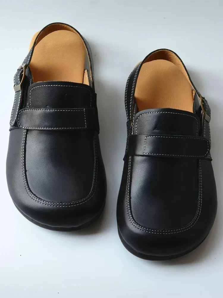 The Lace-up Flat Shoes with A Wide Head and Soft Leather Sole Feature A Rounded Design for The Toe
The Lace-up Flat Shoes with A Wide Head and Soft Leather Sole Feature A Rounded Design for The Toe