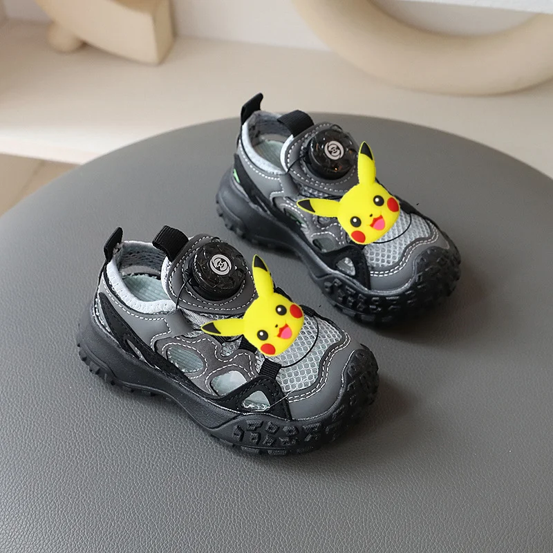 Летние сандалии для мальчиков с изображением покемона, повседневная обувь MINISO с вращающейся пряжкой для девочек, детские кроссовки Baotou Pikachu
Летние сандалии для мальчиков с изображением покемона, повседневная обувь MINISO с вращающейся пряжкой для девочек, детские кроссовки Baotou Pikachu