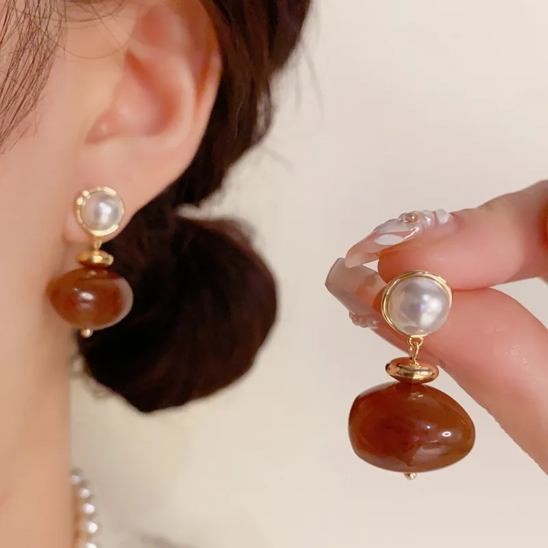 French Retro Irregular Caramel Amber Resin Stud Eardrop Fashion Personality Simple Earrings Women
French Retro Irregular Caramel Amber Resin Stud Eardrop Fashion Personality Simple Earrings Women