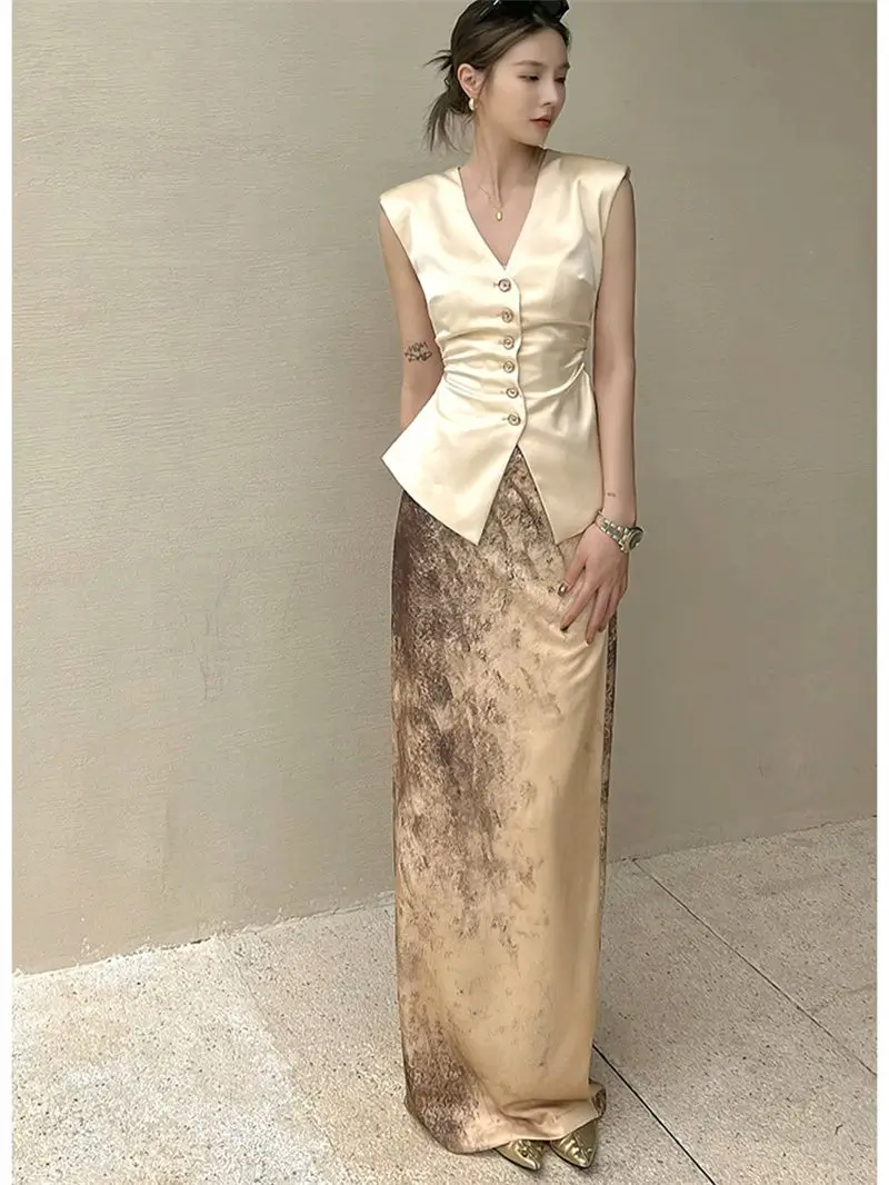 Luxury Chic Women's 2-Piece Set - Sleeveless Vest + High-Waist Pencil Skirt Elegant & Powerful Office Lady Outfit Summer 2025
Luxury Chic Women's 2-Piece Set - Sleeveless Vest + High-Waist Pencil Skirt Elegant & Powerful Office Lady Outfit Summer 2025